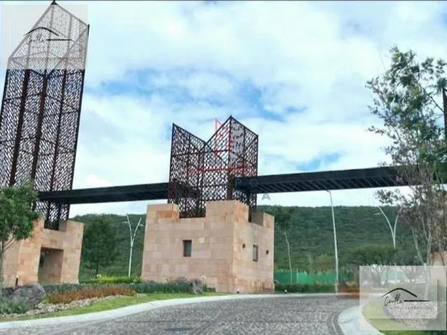 Terreno en Fraccionamiento Residencial El Refugio con Casa Club