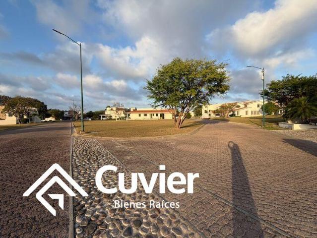 Terreno en Fraccionamiento Residencial Lagunas de Miralta