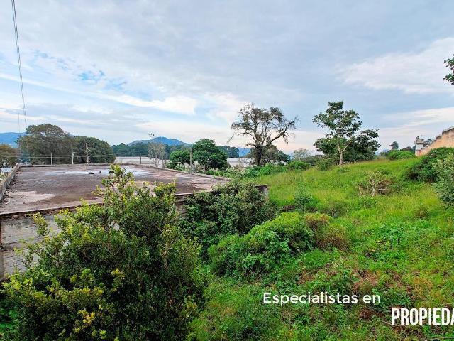 TERRENO EN HUAUCHINANGO CON CONSTRUCCI?N ENORME