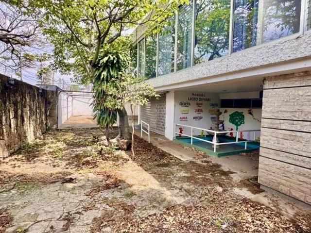 Terreno en Jardines del Bosque Norte