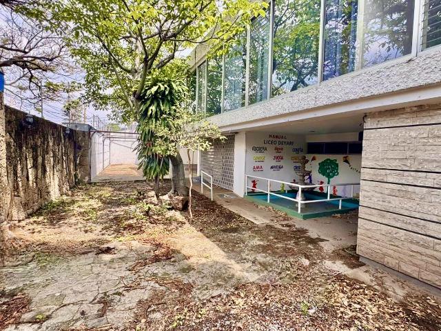 Terreno en Jardines del Bosque Norte