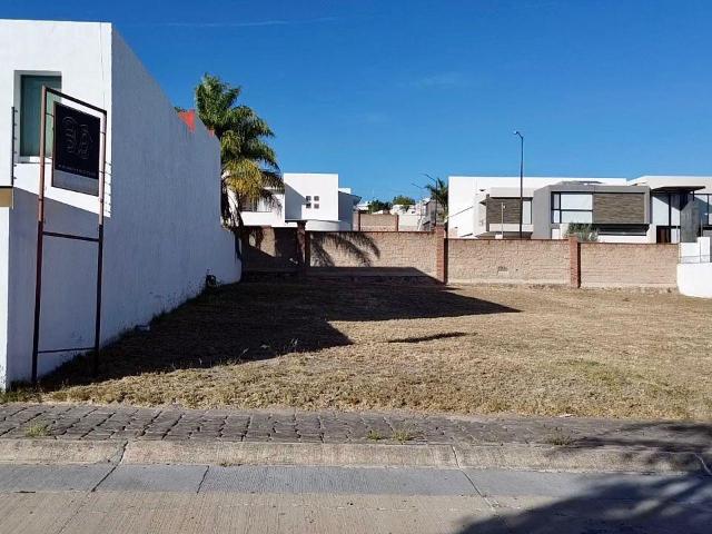 Terreno en Jardines del Campestre