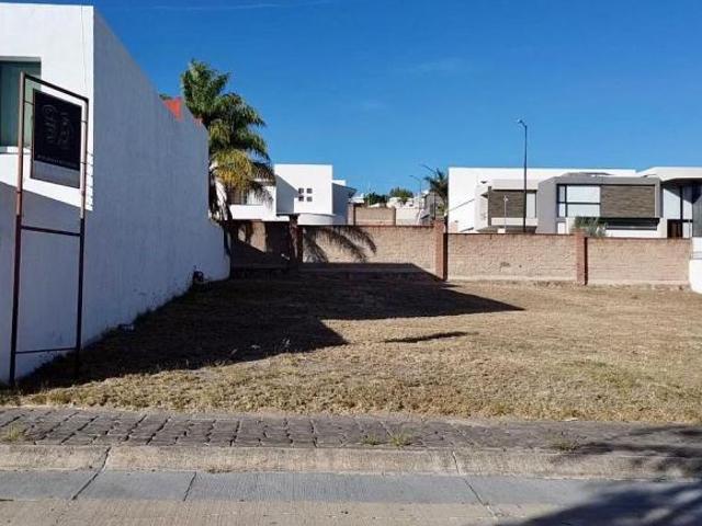 Terreno en Jardines del Campestre