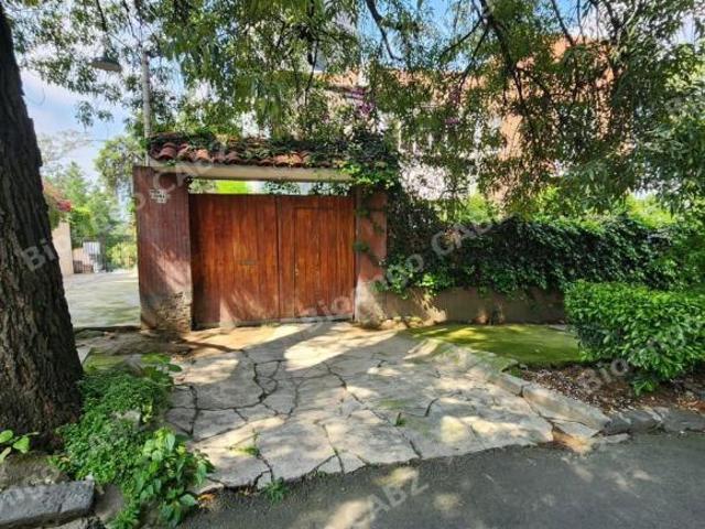 Terreno en Lomas de Chapultepec — Construye tu casa en una cerrada vigilada