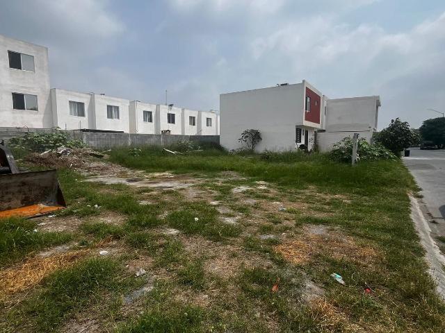 Terreno en Paseo de los Nogales