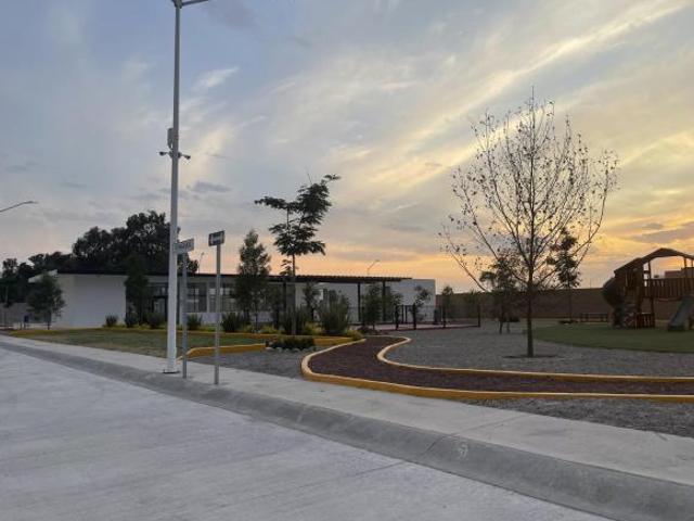 Terreno en privada con amenidades en zona industrial