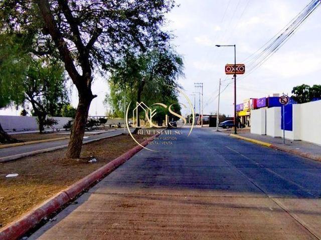 TERRENO EN RENTA O VENTA EJE JUAN PABLO II CELAYA