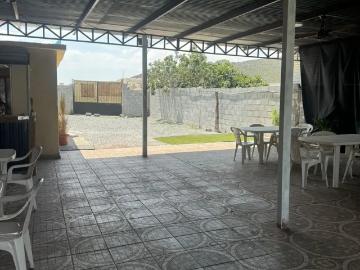 Terreno en renta con área techada y área de cocina