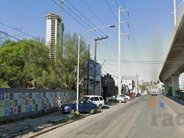 Terreno en Renta en Av. Crist?bal Colon Ote, Monterrey, N.L