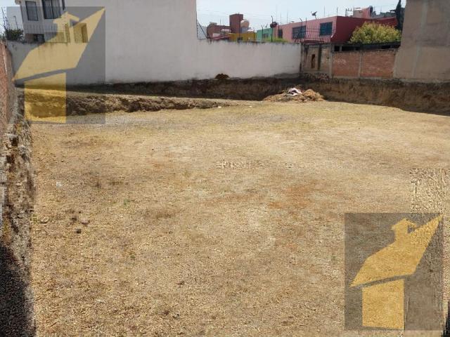 TERRENO EN RENTA EN ESQUINA EN LA COLONIA XINANTECATL A 1 CUADRA DE AV. PINO SUAREZ EN METEPEC