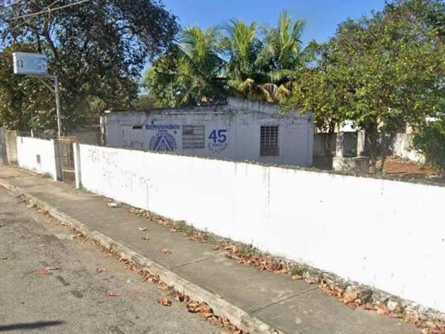 Terreno en renta sobre avenida comercial