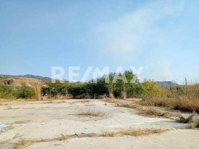 Terreno en renta 3 hectáreas km 22 Carretera Acapulco–México — Frente 236 m, $35,000/mes para logística y almacenamiento