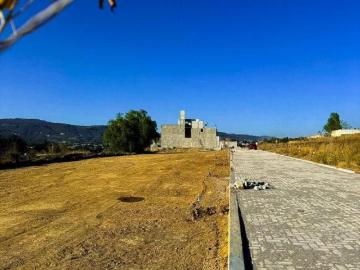 Terreno en con cancha de pádel