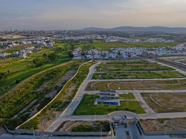Terreno en Valle imperial Maples