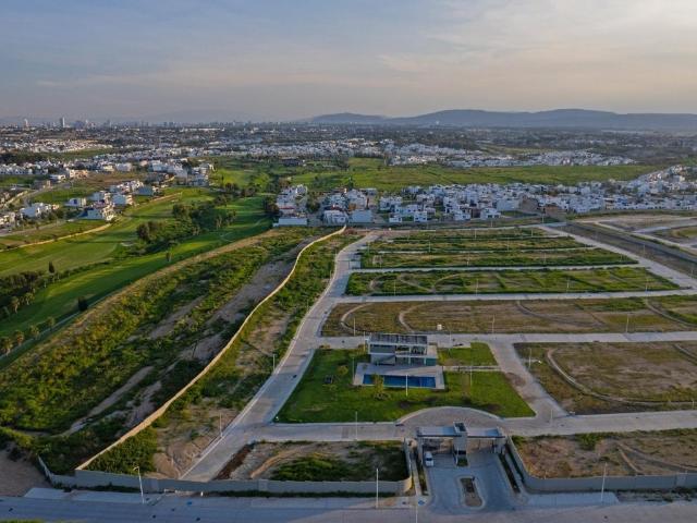 Terreno en Valle imperial Maples