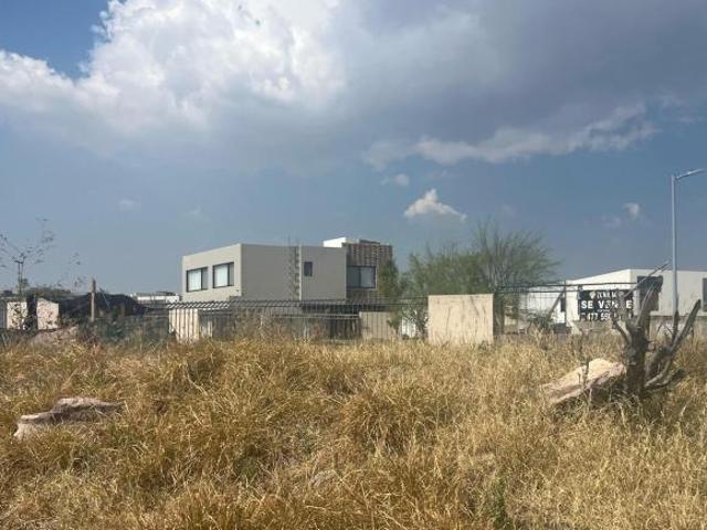 Terreno en Valles del molino en esquina de 244.61 mts cuadrados $ 7,200 metro cuadrado