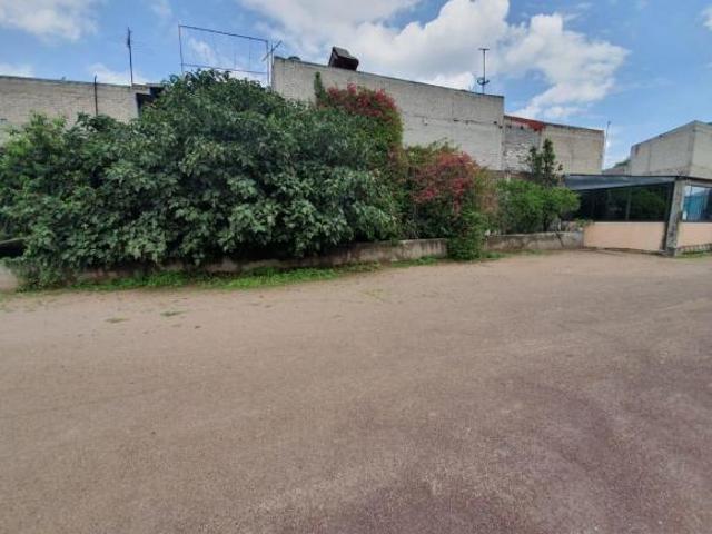 Terreno en Venta o Renta en Santa Martha Acatitla con Oficinas y 22 Metros de Frente