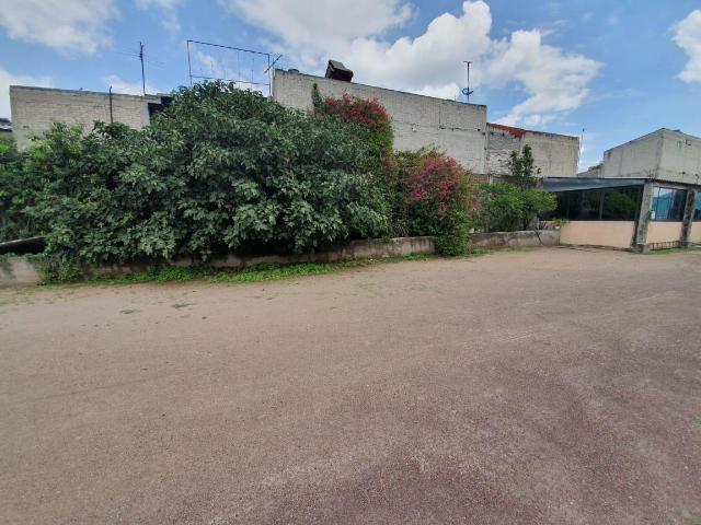 Terreno en Venta o Renta en Santa Martha Acatitla con Oficinas y 22 Metros de Frente
