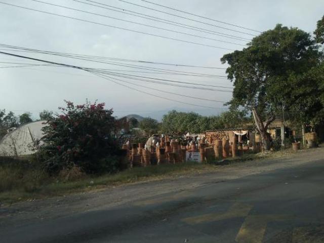 Terreno en venta a borde de la Carr. Chiconcuac Zapata, Morelos