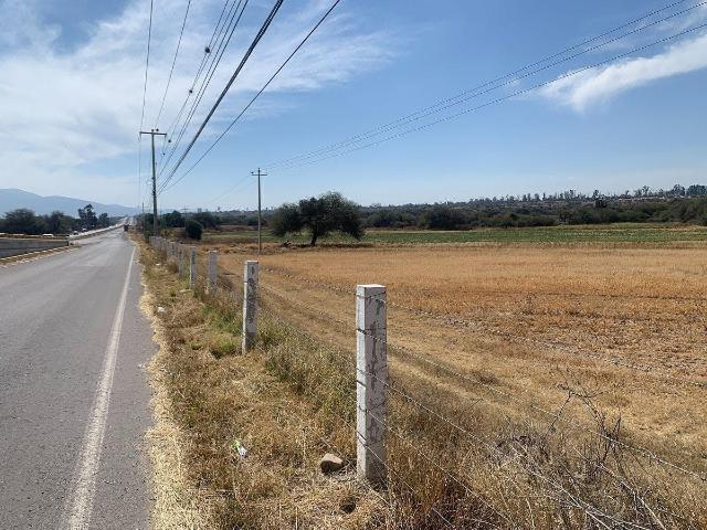 Terreno en Venta a pie de carretera M?xico Tequisquiapan frente 1000 m2