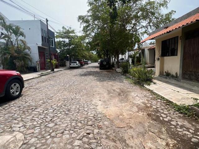 Terreno en venta a una cuadra Av Griselda Álvarez de 6x18