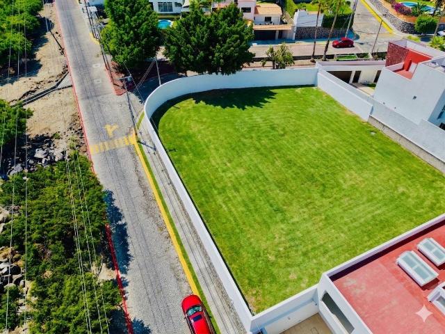 TERRENO EN VENTA, AL SUR DE CUERNAVACA, EN BURGOS, ZONA DE TEMIXCO, DENTRO DE FRACC CON VIGILANCIA, EN ESQUINA