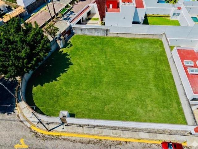 TERRENO EN VENTA, AL SUR DE CUERNAVACA, EN BURGOS, ZONA DE TEMIXCO, DENTRO DE FRACC CON VIGILANCIA