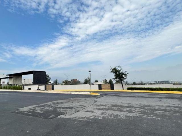 Terreno en Venta, Arriba de Av. Leones en Privada