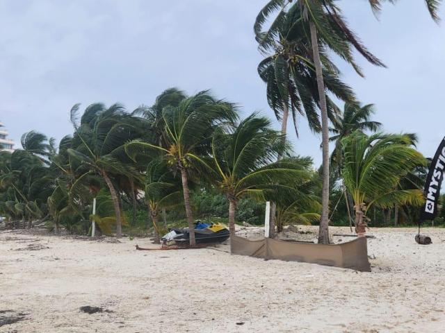 TERRENO EN VENTA CANCUN HASTA 11 NIVELES FRENTE AL MAR
