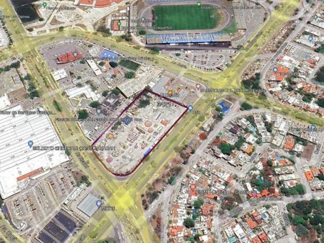 Terreno en Venta Cancun sobre la Av. Kabah con Av. Xcaret S.M. 21