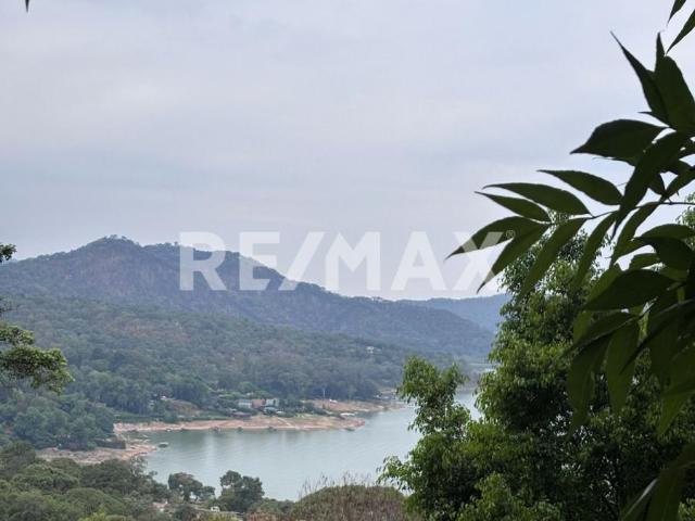 TERRENO EN VENTA CARRETERA VALLE DE BRAVO LOS SAUCOS