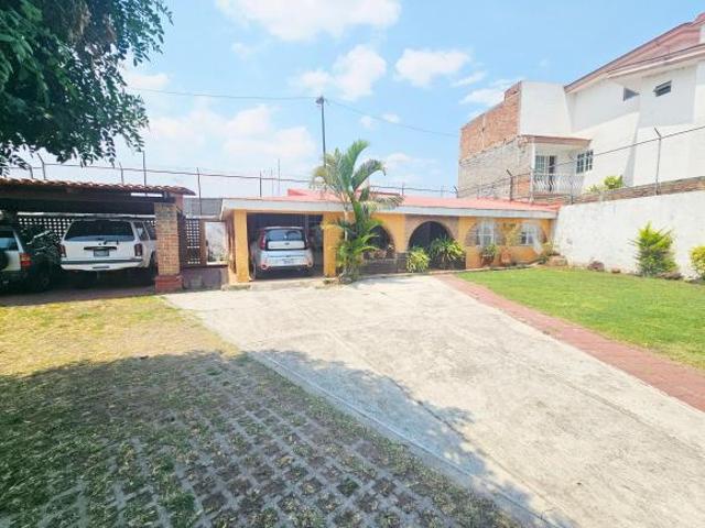 Terreno en Venta cerca de av. Novelistas, col. Jardines Universidad