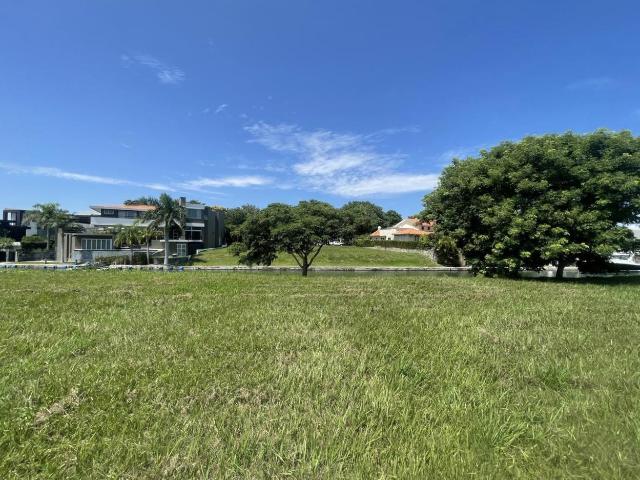 Terreno en VENTA colindante a canal y frente area verde, fracc. El Dorado Residencial