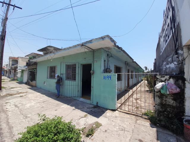 Terreno en venta con 5 departamentos