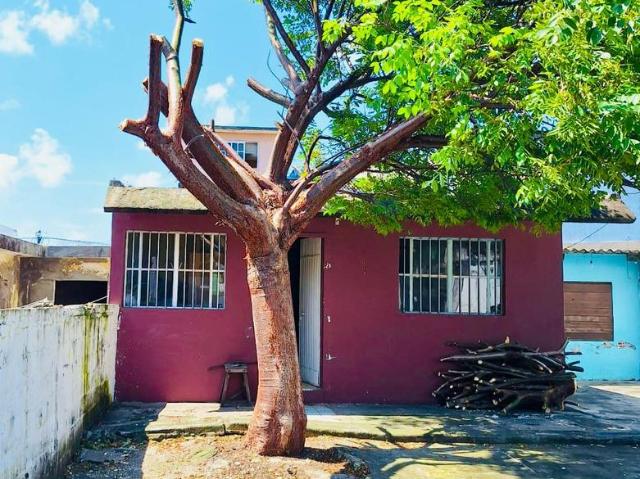 Terreno en venta con casa en Col. 1o de mayo Sur