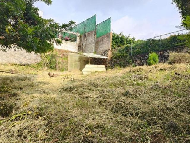 TERRENO EN VENTA CON DESNIVELES, ACCESO POR CALZ. DE LOS REYES, EN ZONA NORTE DE CUERNAVACA, MORELOS