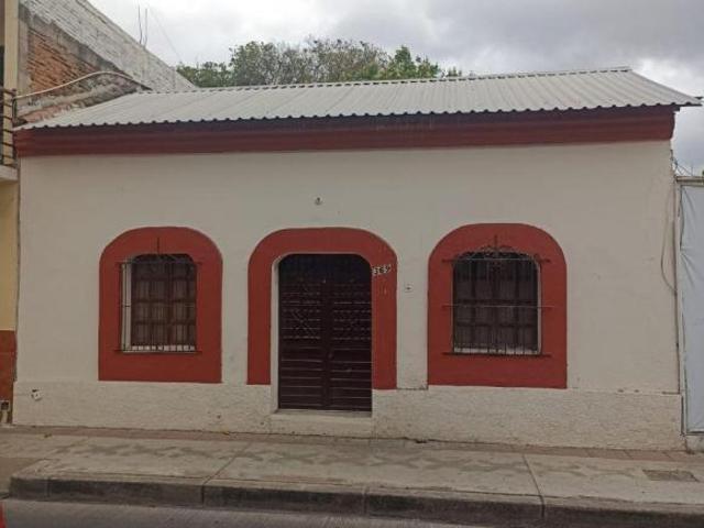 TERRENO EN VENTA CON ESTACIONAMIENTO PÚBLICO Y USO DE SUELO MIXTO