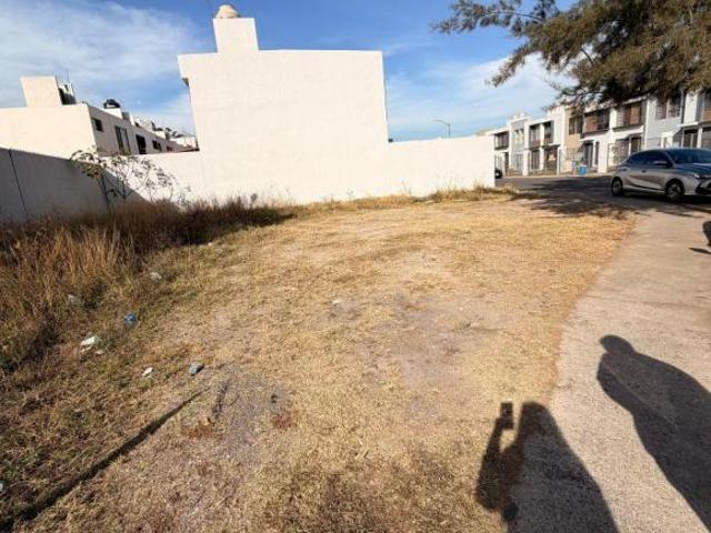 Terreno en venta con excelente ubicación en esquina
