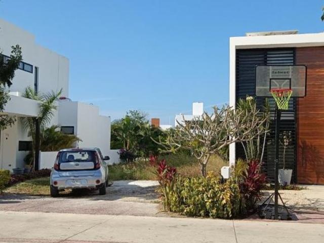 TERRENO EN VENTA CON OPCION PROYECTO ALTOZANO MERIDA NORTE AVT 2819