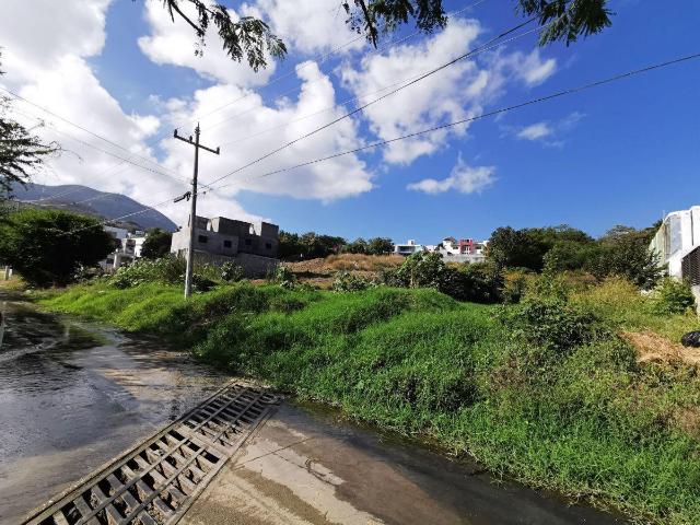 Terreno en venta de 2,007 m2 a una cuadra del Sal?n Contry Royal
