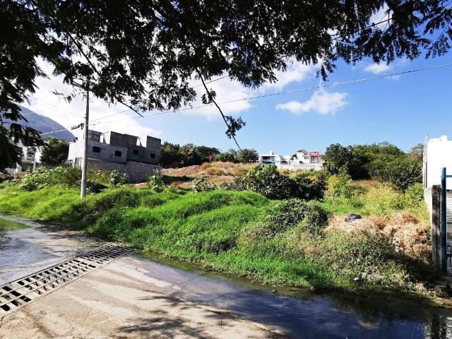 Terreno en venta de 2,007 m2 a una cuadra del Sal?n Contry Royal