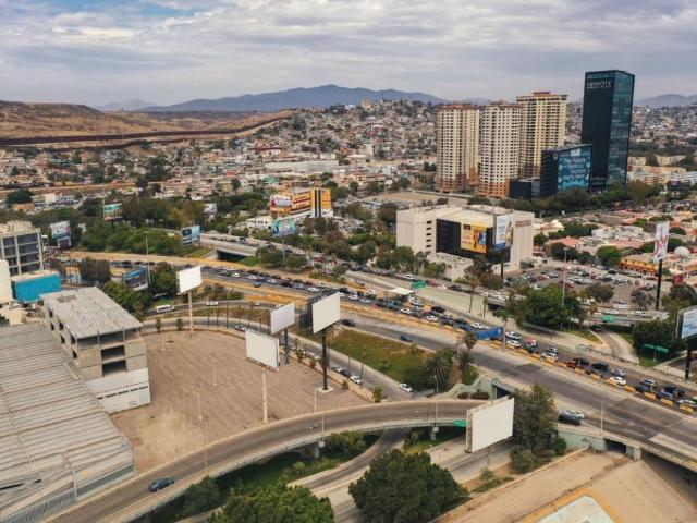 Terreno en Venta de 5,584.52 m2, a un costado de la Garita de San Ysidro, Tijuana