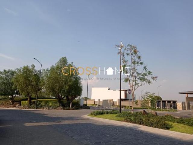 Terreno en Venta dentro de Fraccionamiento con Lago en Corregidora
