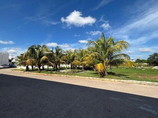 Terreno en Venta dentro de privada residencial en Conkal