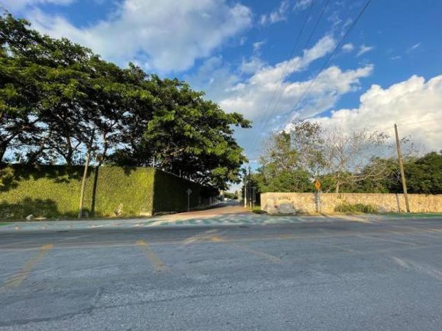 Terreno en venta en Mérida en privada residencial 30m de frente La alborada