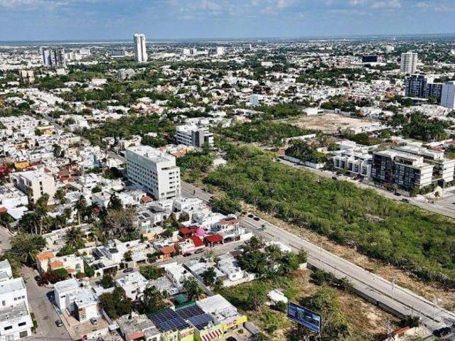 TERRENO EN VENTA EN MÉRIDA, MONTEBELLO, TERRENO CON CONSTRUCCION