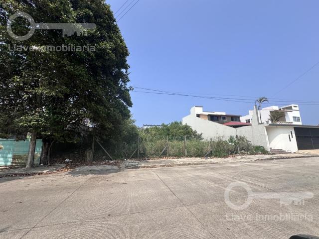 Terreno en Venta en Av. Bellavista, Col. Puerto Mexico, Coatzacoalcos, Ver