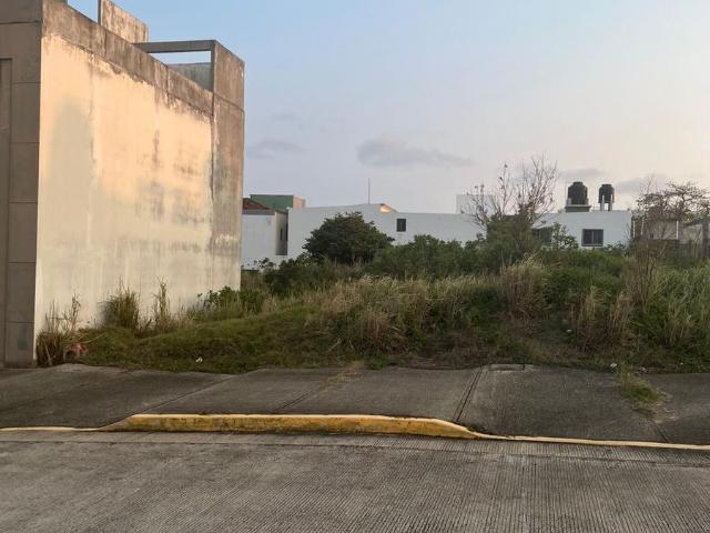 Terreno en Venta en Av Cuauht?moc l 4, Col. Puerto M?xico, Coatzacoalcos, Ver