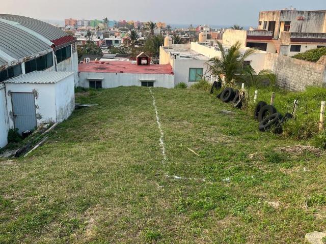 Terreno en Venta en Av. Salvador D?az Mir?n, Col. Puerto Mexico, Coatzacoalcos, Ver
