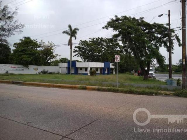 Terreno en venta en Av. Transístmica, Col. Las Américas, Coatzacoalcos, Ver